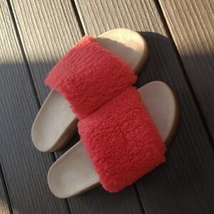 Coral slide slippers
